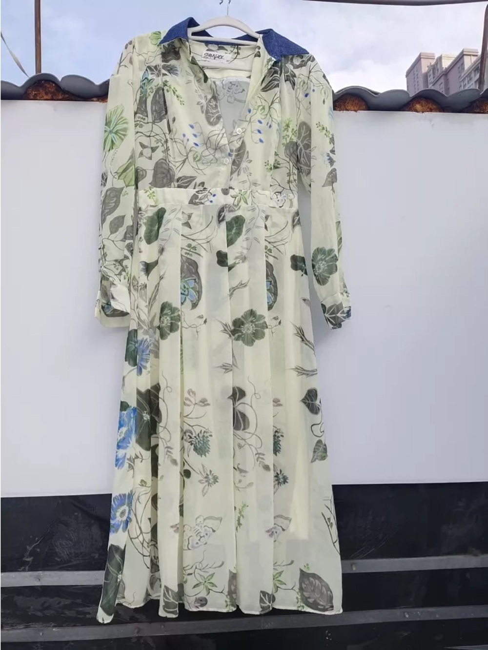 Vintage-Inspired Green Floral Long Dress with Blue Collar